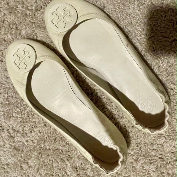 Tory Burch Shoes - Tory Burch White Reva Size 11